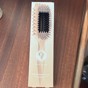 NWT Bounce curl define edge lift brush. Tan.